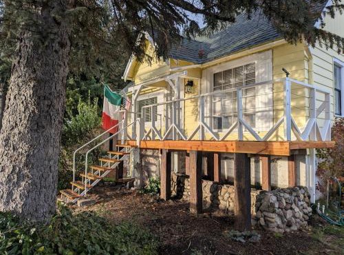 Historic HM, Mountain Views, Hot Tub, Steam Room