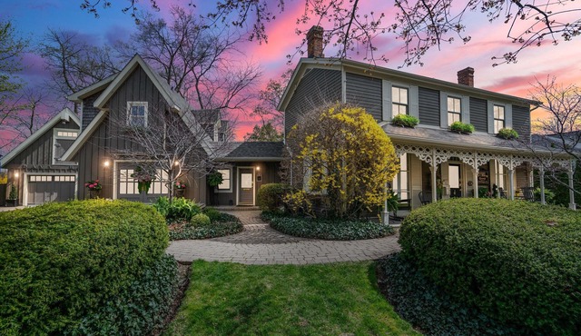 Historic home in the heart of NOTL. -Min 1 month