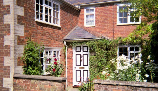 Historic Holiday Cottage in Picturesque Village near Bath. Comfortably sleeps 6