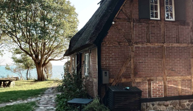 Historic holiday idyll close to the water