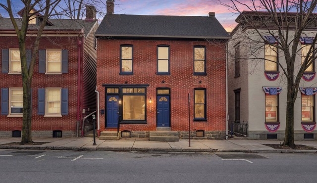 Historic Home· 2 blocks to square· Arcades· Parking