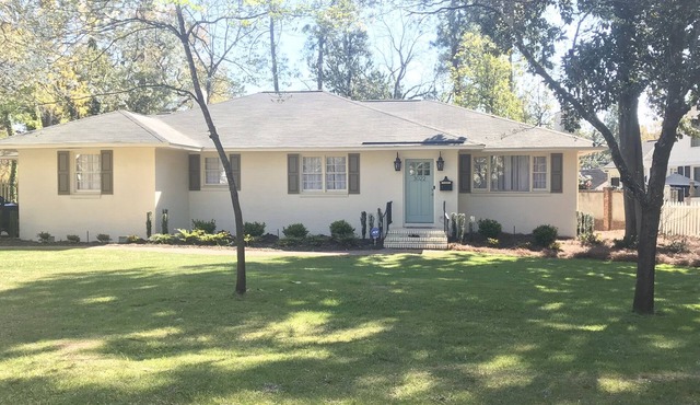 Historic Home 2 Miles from Course!