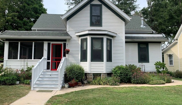 Historic Home By Carleton College; Perfect for Visiting Families & Faculty
