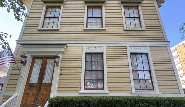 Historic Home Downtown Port Huron
