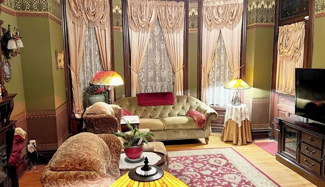 Historic Home - Fireplace - Near Omaha Zoo - BBQ Grill