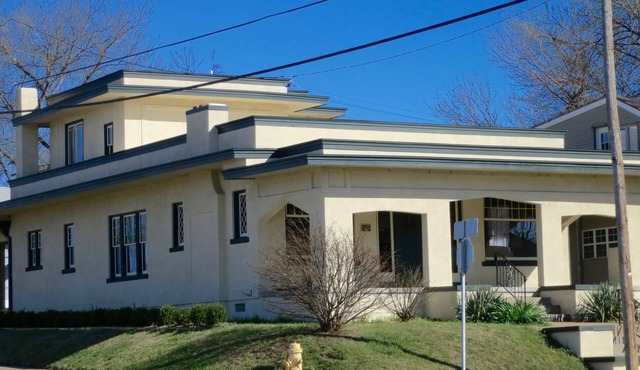 Historic Home - Freshly Renovated - in the Heart of it All - Skyline Views!