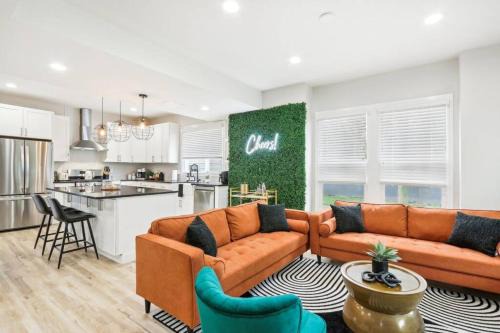 Historic Home in Brewers Hill with hot tub!