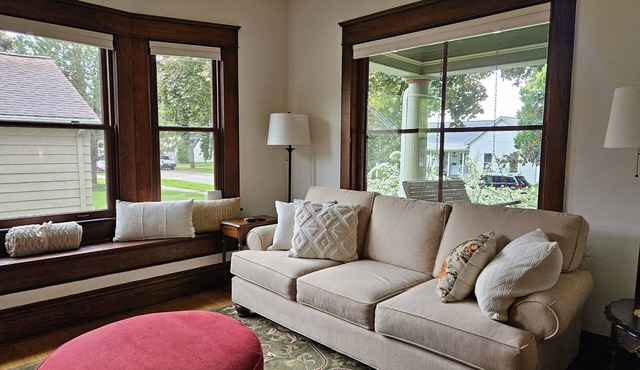 Historic home in downtown De Pere, sleeps 10