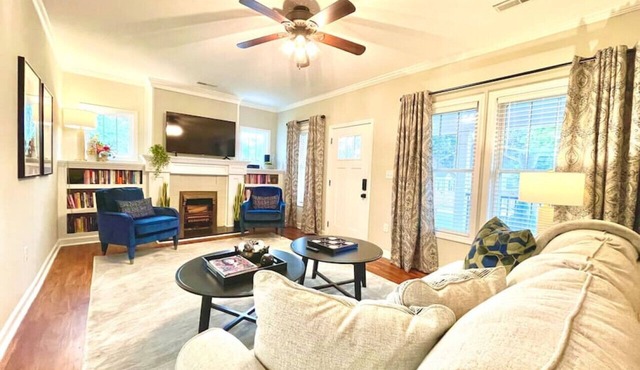 Historic Home in Downtown with 2 King Bedrooms!