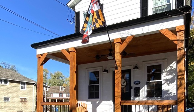 Historic home in the heart of Main Street- walkable to shops and restaurants