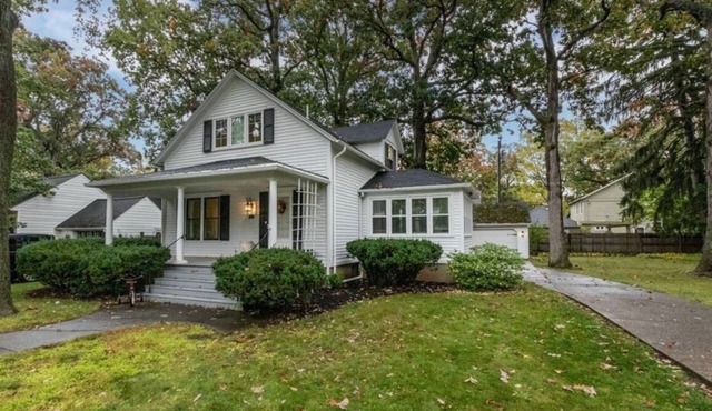 Historic home in the Village of Lewiston - short walk to dining, concerts, river