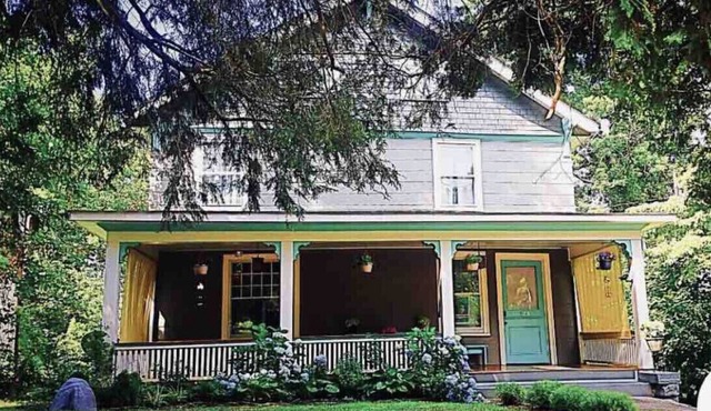 Historic home located in Montford half a mile to town ~ Magical stay (Sleeps 10)