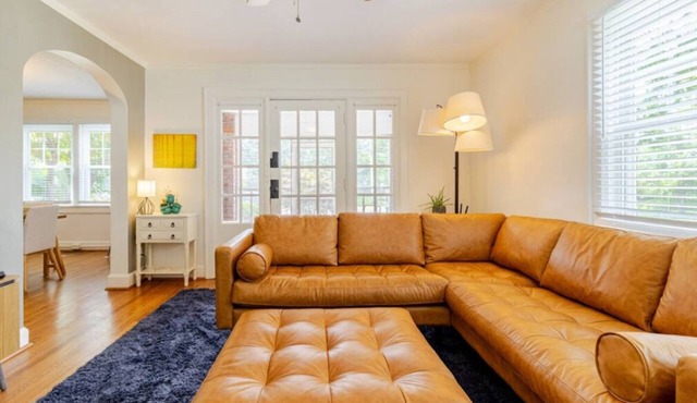 Historic Home, Modern Conveniences 15 Minutes to Chattanooga. Great for Families