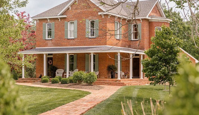 Historic Home, Modern & Charming Decor, Wine Trail, Private Rental