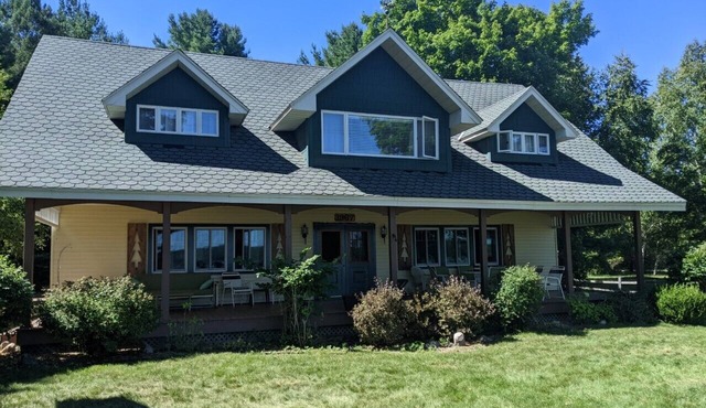 Historic home near Leland. Huge porch, fire pit. Pet ok.