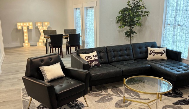 Historic Home, Newly Renovated, Walk to Legends, Pet Friendly