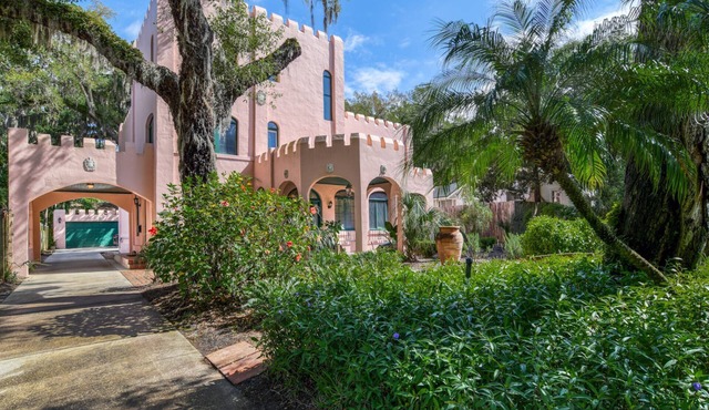 Historic Home, Perfect for Special Occasions, 3 Master Suites, Steps to Sites, $300 in Free Tickets!