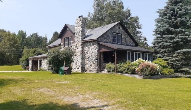 Historic Home/Private Beach/Nestled on Lake Michigan/Mackinaw Bridge Views