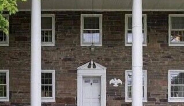 Historic home, serene patio, hiking; Minutes from Bedford Springs! Heated POOL!