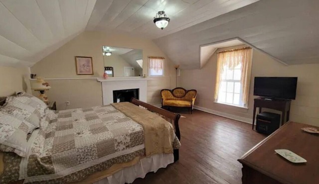 Historic Home Victorian Entire Second Level