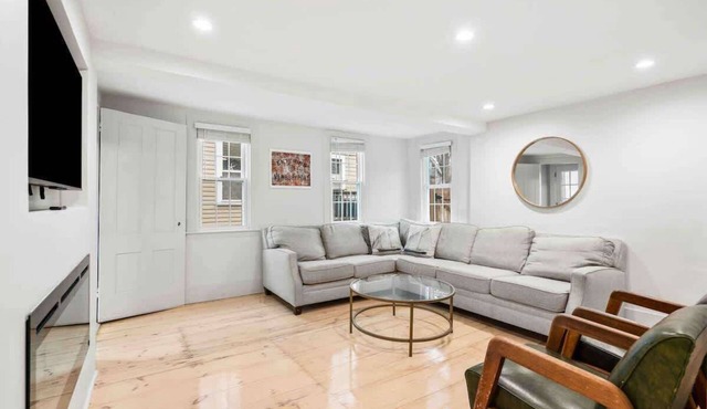 Historic home w/charming courtyard