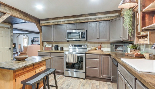 Historic Home w/Mountain Views in Dry Run