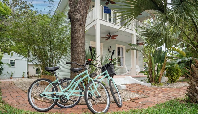 Historic home walking distance to Downtown St. Augustine and close to the beach!