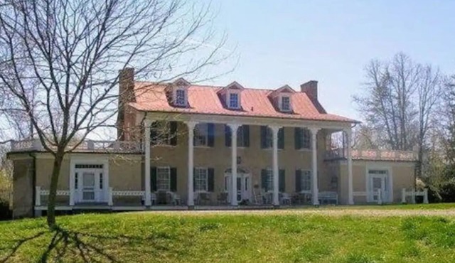 Historic home with 7 BR near Middleburg, VA in Piedmont horse country