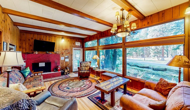 Historic home with mountain views & kids play area - great for reunions/retreats