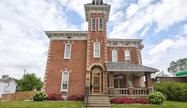 Historic Home With Antiques And Modern Amenities On The Historic National Road