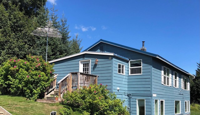 Historic HomenComfort, Convenience, and Views!