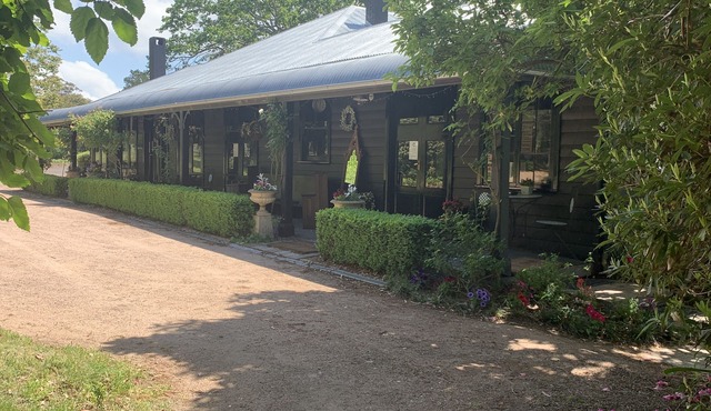 Historic homestead on 60 acres, private golf course, Sleeps 40+