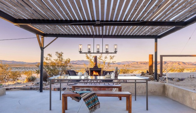 Historic Hot Tub Hideaway Sunsets Stars and Views