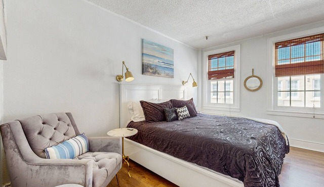 Historic hotel studio 2 blocks from beach with on-site pool and veranda