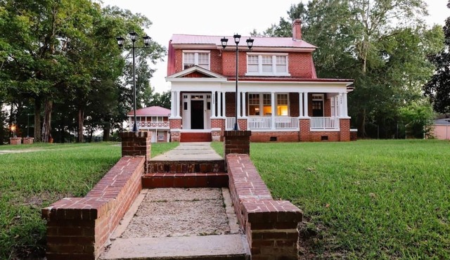 Historic House on the Hill Downstairs ONLY