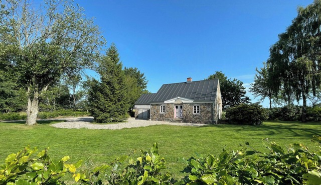 Historic house by Kongeåen and Freedom Bridge