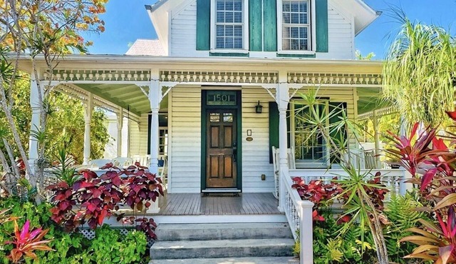 Historic House, Gorgeous Porch, Great Location, See 5 Star Reviews