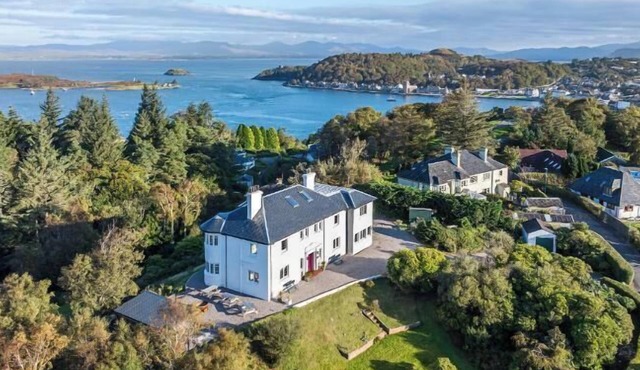 Historic house in Oban with stunning views over the West Scotland coast. Sleeping 14 (+2 infants) and pet friendly.