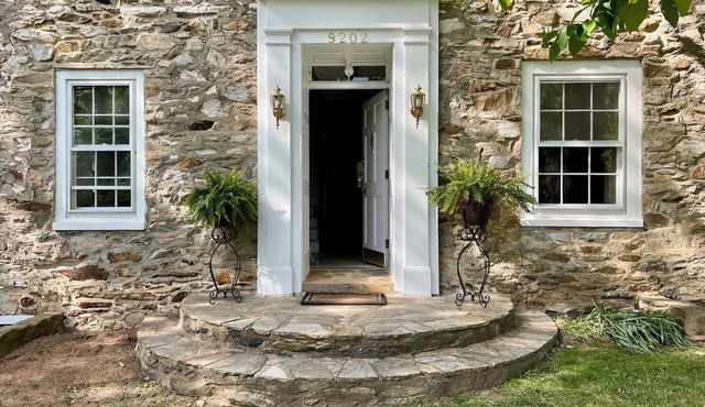 Historic house in Upperville! Wineries, equestrian events, great location!