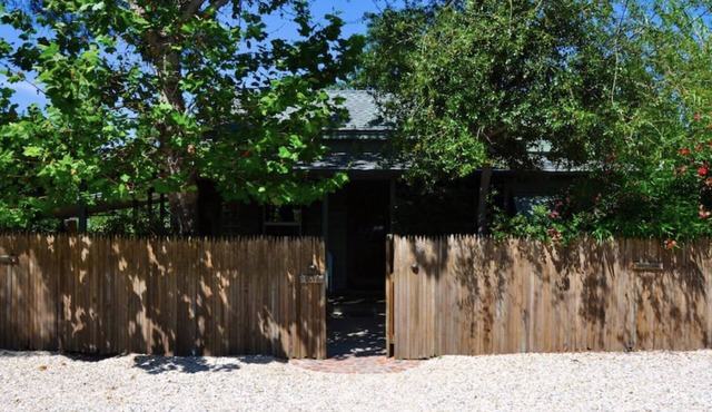 Historic house located 10 min to 50 wineries, parks, shopping and Zagat dining.