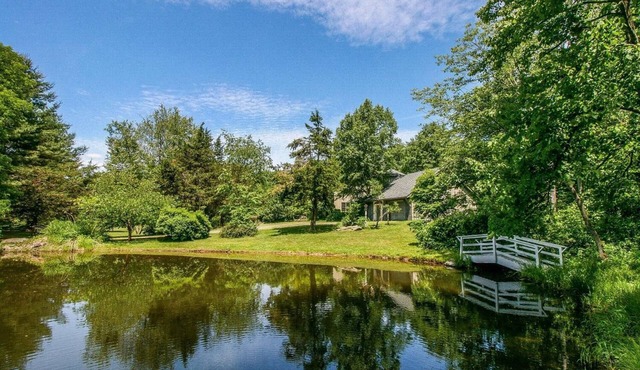 Historic Hudson Valley Barn Complex with Relaxing Grounds