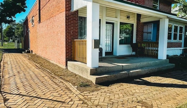 Historic Huntington Grocery Hot Tub Getaway