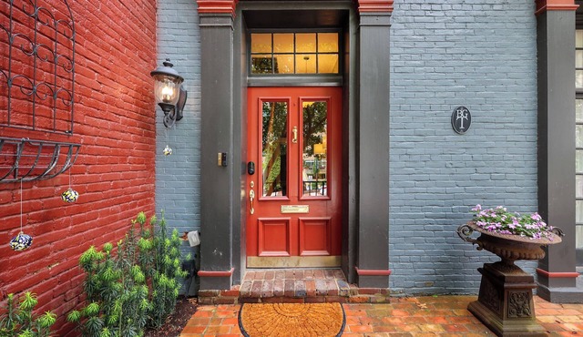 Historic Indigo House Entire Home Steps from Rupp Arena