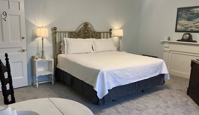 Historic Inn near Ithaca on the Cayuga Wine Trail, Room 9