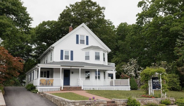 Historic Inn Turned Luxury Rental with Hot Tub!