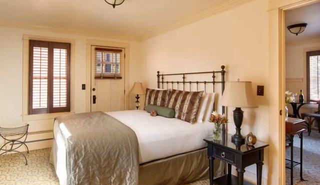 Historic Inn with Modern Comforts, Perfectly Located for Relaxation