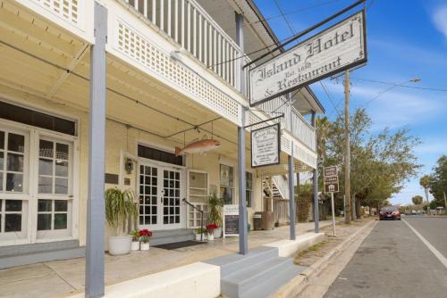 Historic Island Hotel