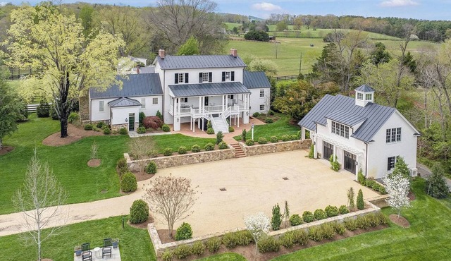 Historic Jefferson Estate across from Clifton Inn
