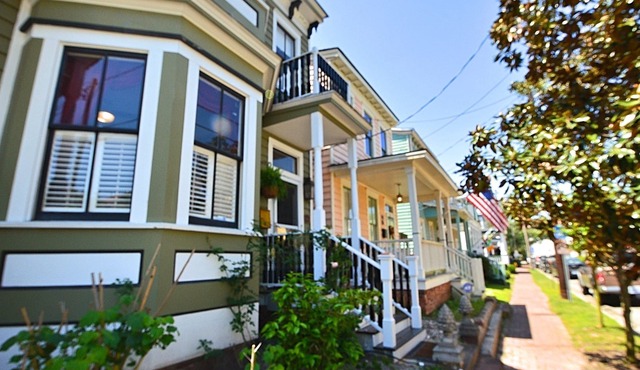 Historic John Starr 1892 Home! Pet Friendly 3 Bedroom Masterpiece~WINTER SPECIAL