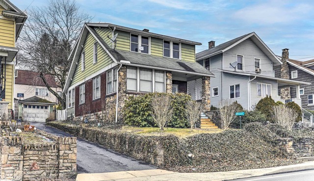 Historic Johnstown Vacation Rental w/ Sunroom